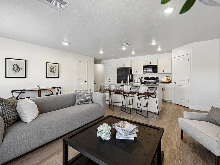 Desert Village Townhomes — Photo 14