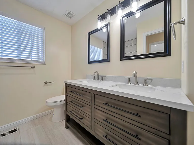 2255 W Red Robin Rd — Photo 20