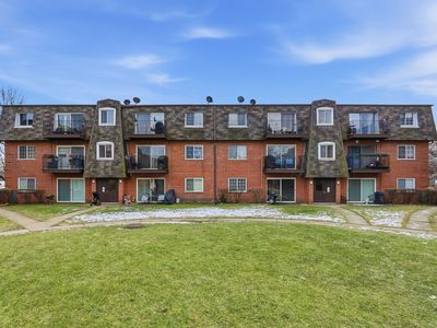9350 Bay Colony Dr APT 3W, Des Plaines, IL, 60016