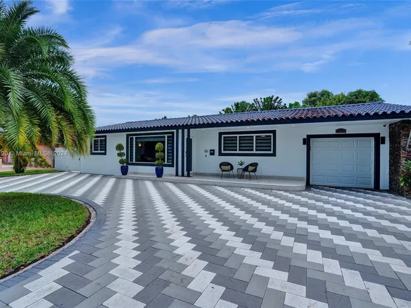 14820 Mahogany Ct, Miami Lakes, FL 33014