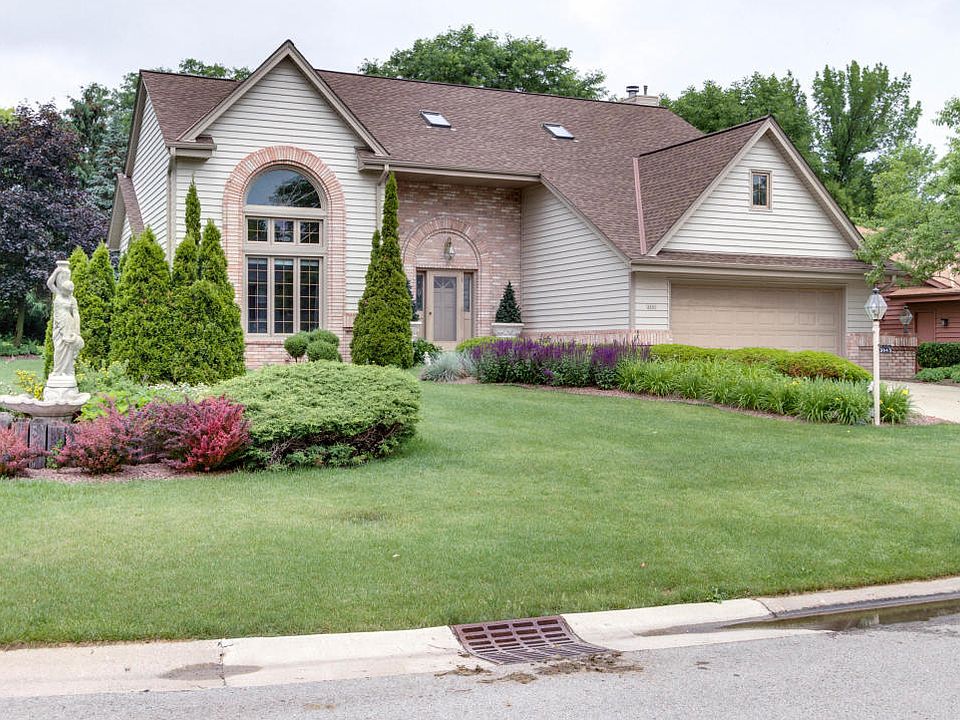 2nd image of 3945 S Woodhill Ln