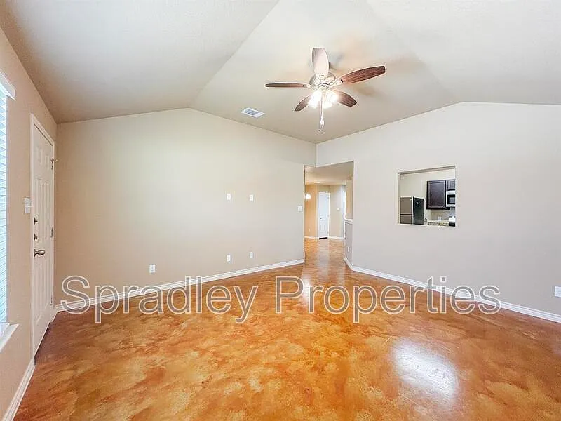 3 bed, 2.0 bath, 1293 sqft, $1,395 — Photo 2