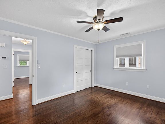 4th image of 411 Oakridge Blvd