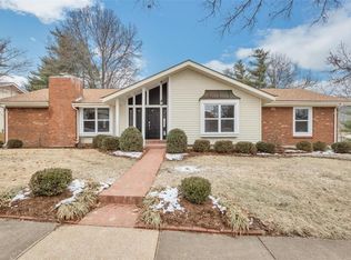 15305 Golden Rain Dr, Chesterfield, MO