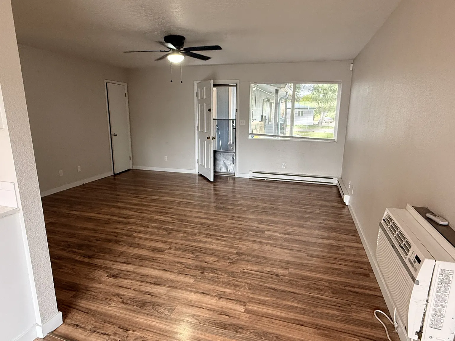 2 bed, 1949 sqft, $1,825 — Photo 2