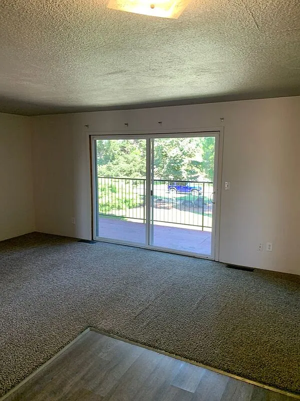 2 bed, 1.0 bath, 1050 sqft, $1,200 — Photo 3