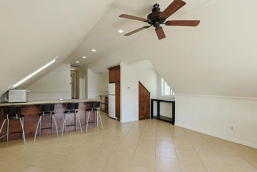 2 bed, 800 sqft, $2,200 — Photo 4