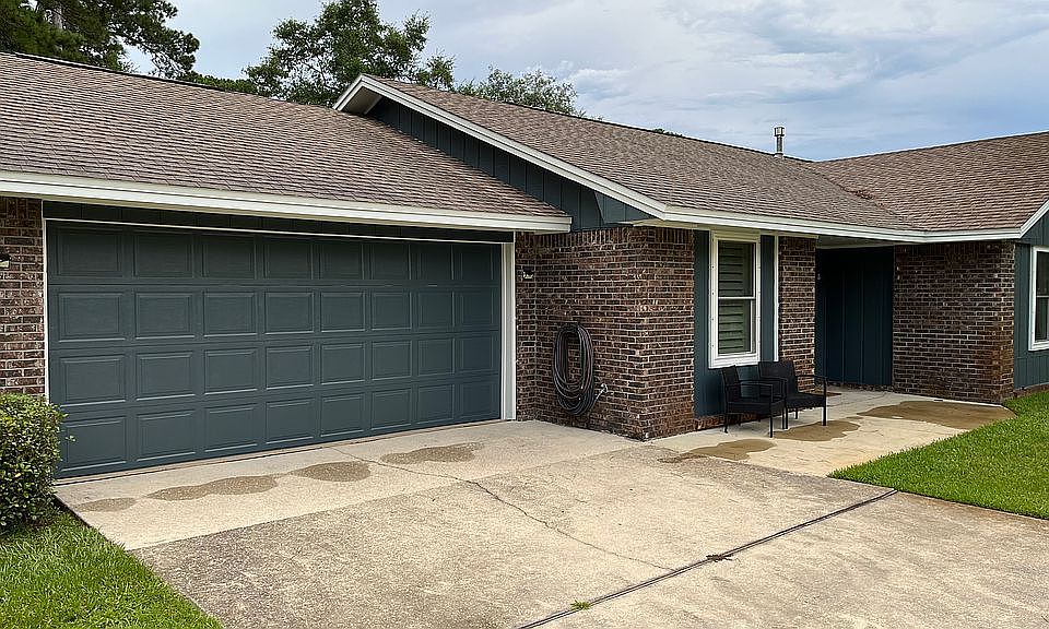 2nd image of 1040 Darlington Oak Dr
