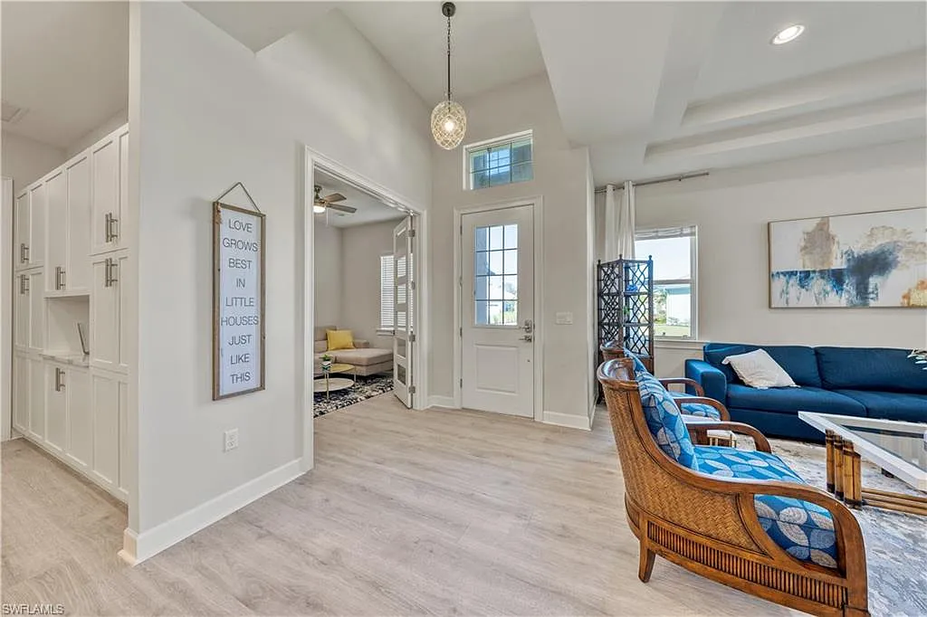 2 bed, 2.0 bath, 1565 sqft, $8,500 — Photo 2