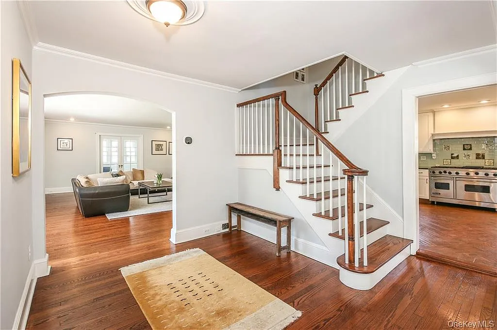 4 bed, 2.5 bath, 2949 sqft, $9,000 — Photo 4