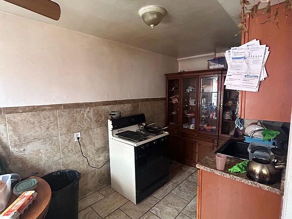 4th image of 6808 Oakland St