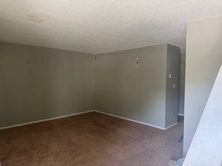1141 Hulon Ln — Photo 2