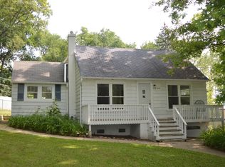 21W240 Walnut Rd, Glen Ellyn, IL 60137