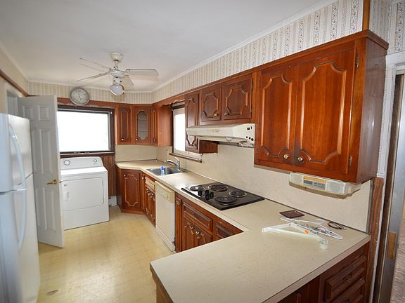 2nd image of 58 Hamburg Ave
