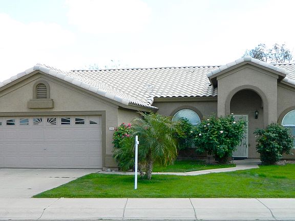 3rd image of 2411 E Wildhorse Pl