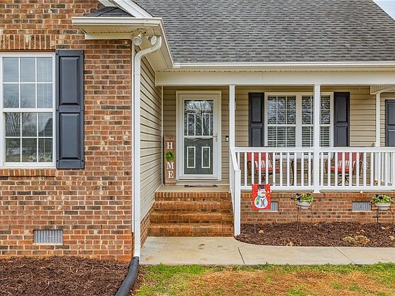 2nd image of 2452 Iris Dr