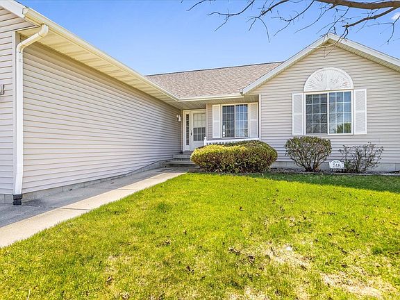 3rd image of 518 Breezeway Dr