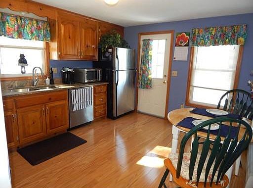4th image of 15 Winter Hill Ln