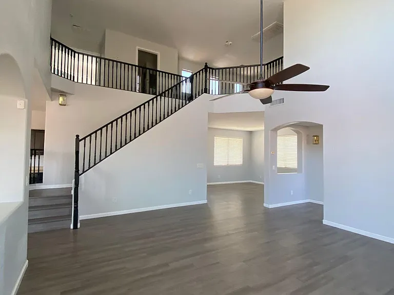 8402 S 48th Ln — Photo 11