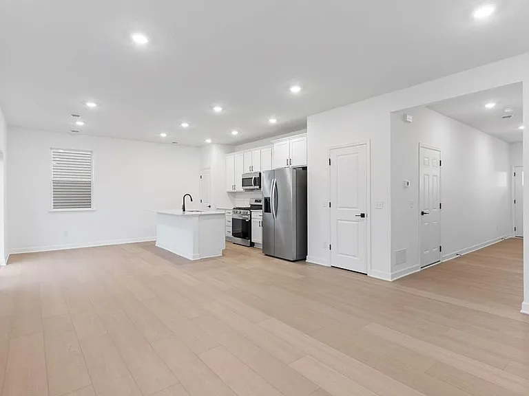 22398 Isla Way — Photo 1