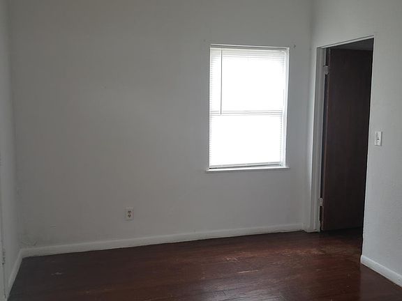 3rd image of 2609 Glendora Ave