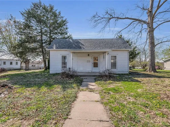 609 N Ely St, Carrollton, MO 64633