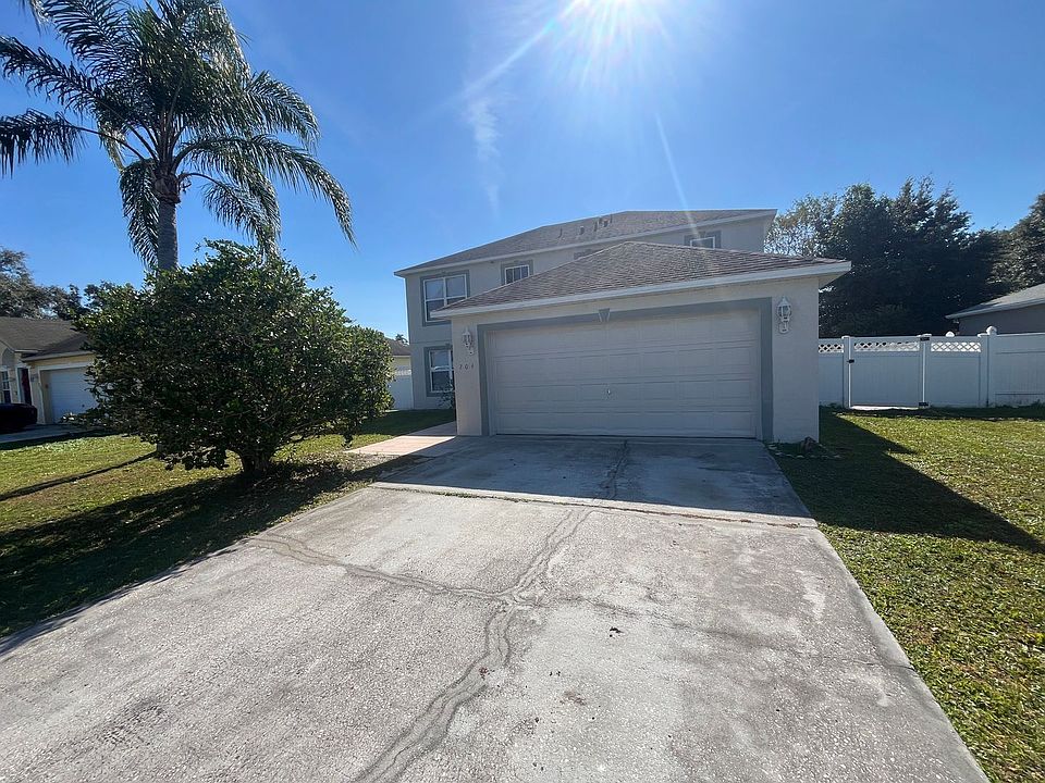 1st image of 204 Canterbury Ct