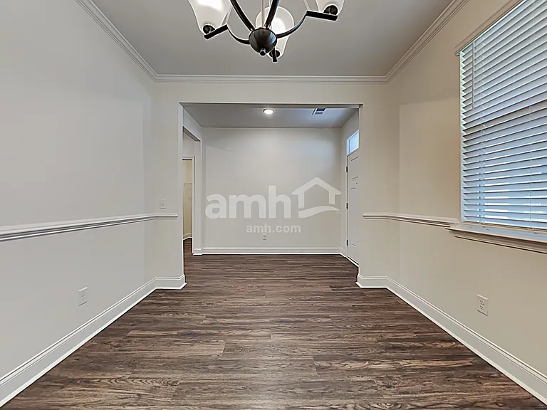 603 E Lionel Rd — Photo 7