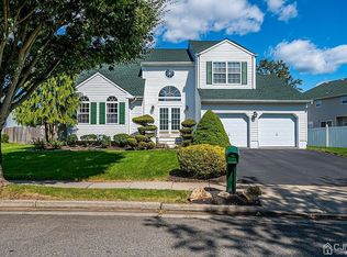 3 Joshua Ct, Edison, NJ 08820
