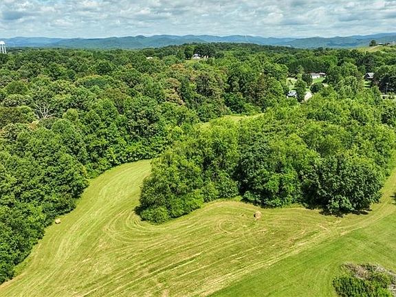 3rd image of 826 Suncrest Orchard Road