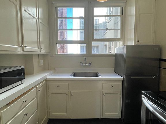 5th image of 1880 Pacific Ave #501
