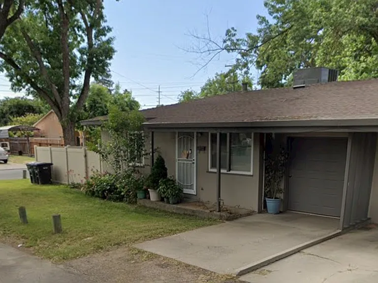 1104 Blair Ave — Photo 2
