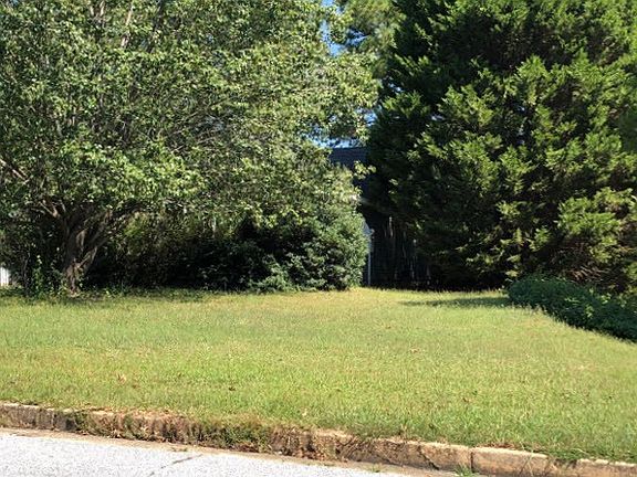 3rd image of 2380 Huntington Dr