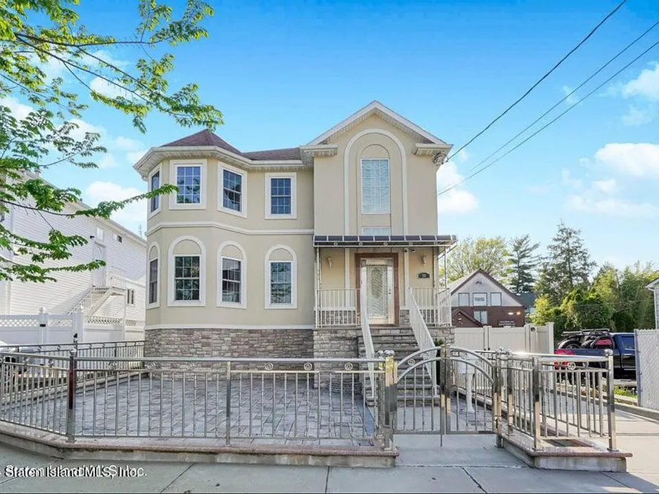 90 Bartlett Ave #1