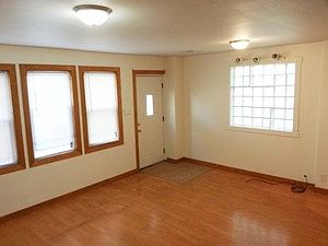 3rd image of 3301 W Hutchinson St