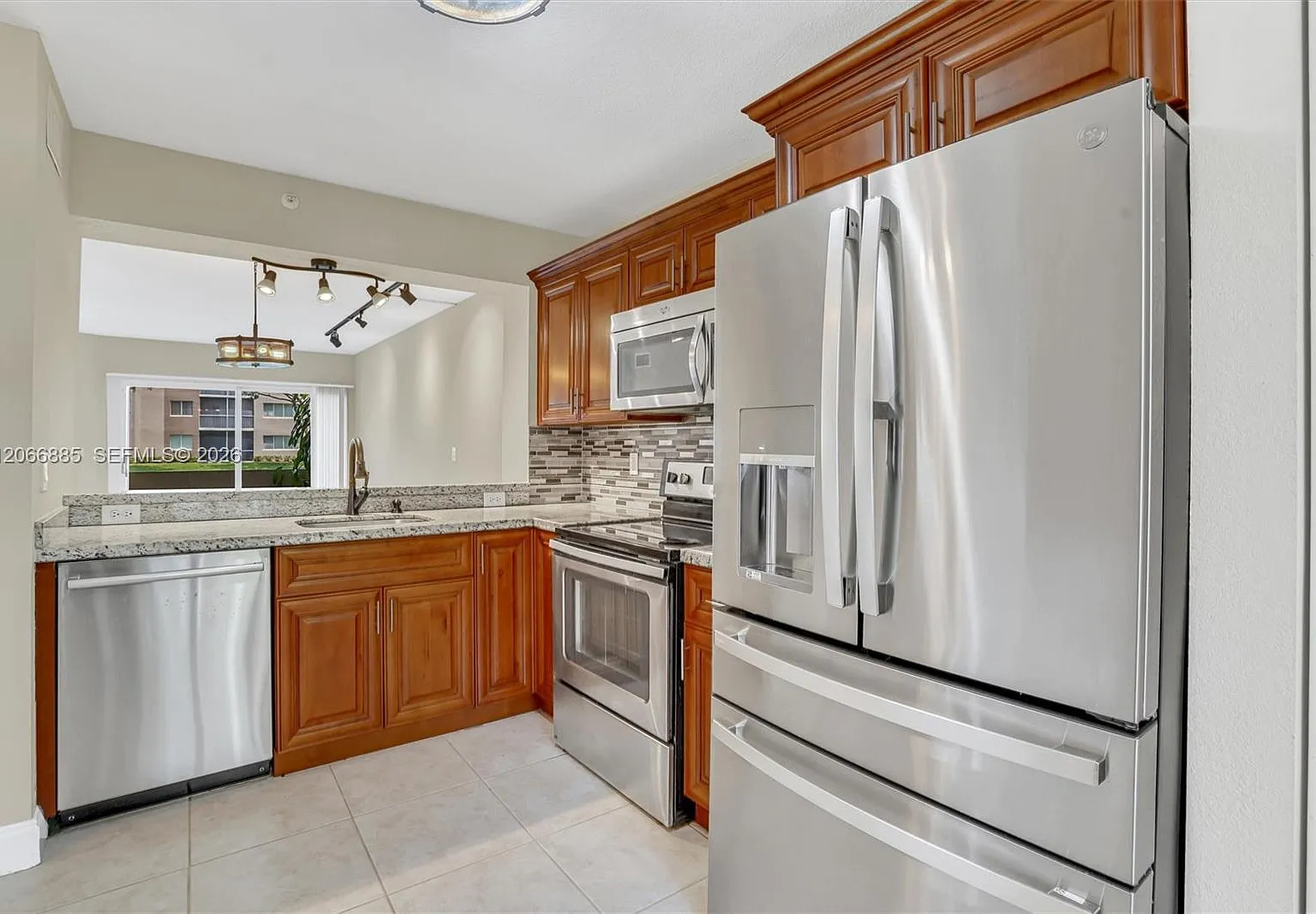Weldon Condominium I — Photo 1
