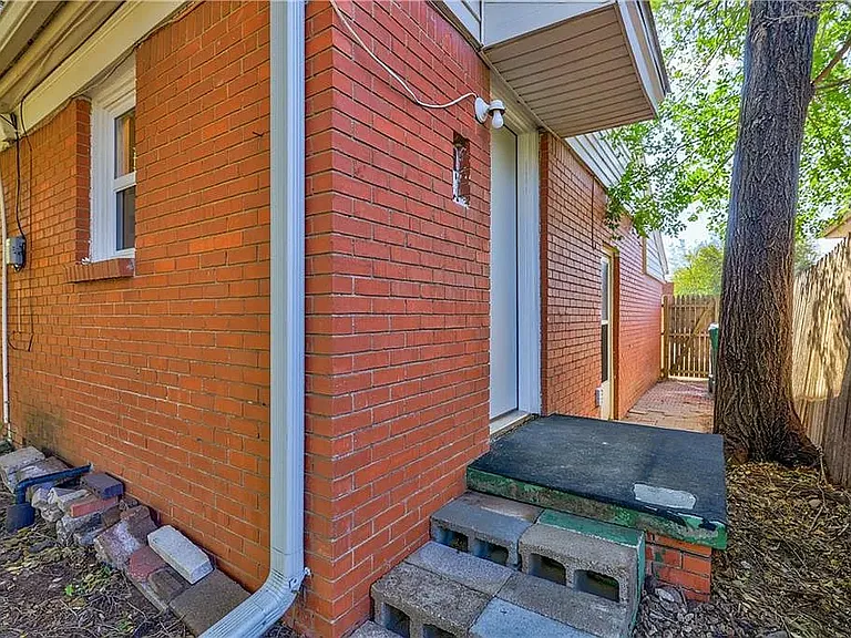 3209 NW 40th St — Photo 17