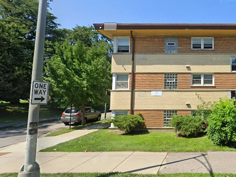 2320 W Garfield Blvd — Photo 3