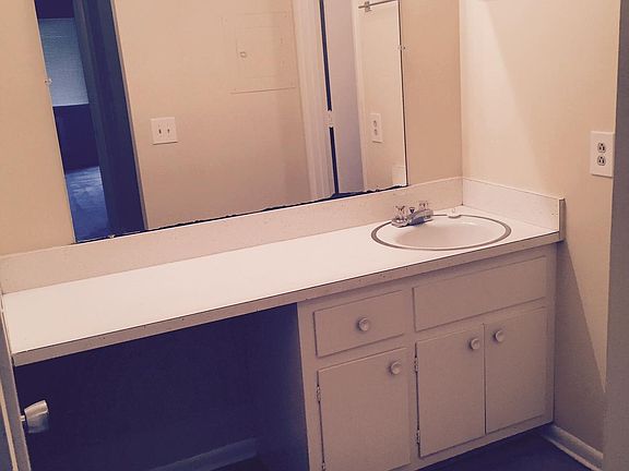 2nd image of 2112 Fairfax Ave APT 101