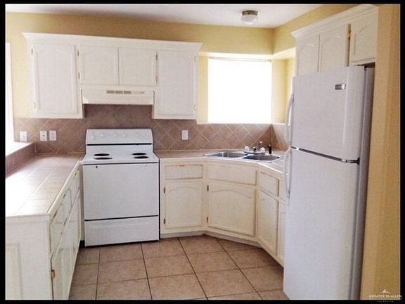 4th image of 3718 W Zelma St APT 2