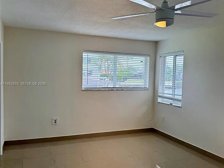 16453 NE 33rd Ave — Photo 10