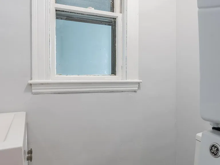 53 Saxton St #2 — Photo 7