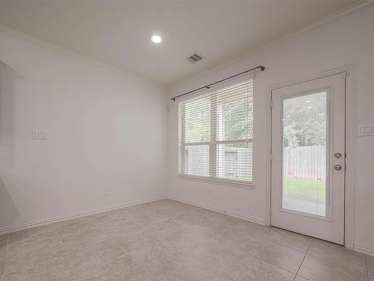2261 Oak Circle Dr N — Photo 24