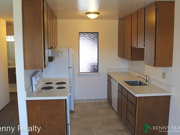 5th image of 570 Baden Ave APT 2