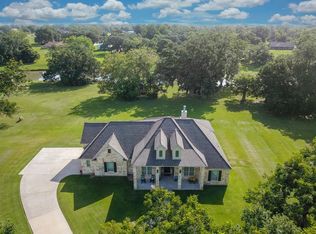 726 Stallion Cir, Angleton, TX 77515