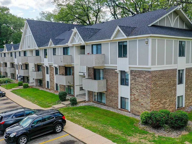 Glen Oaks Apartments — Photo 19