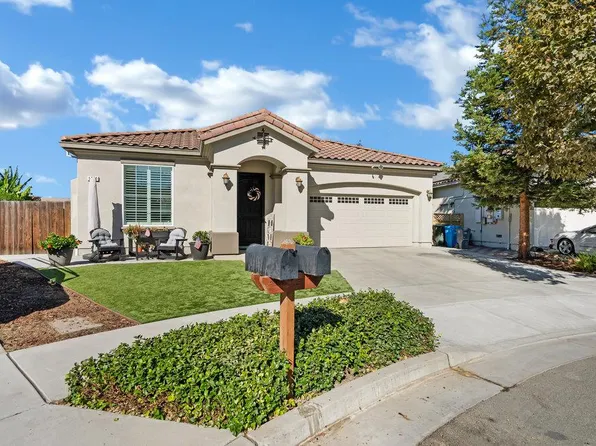 1350 Black Forest Dr, Hollister, CA 95023