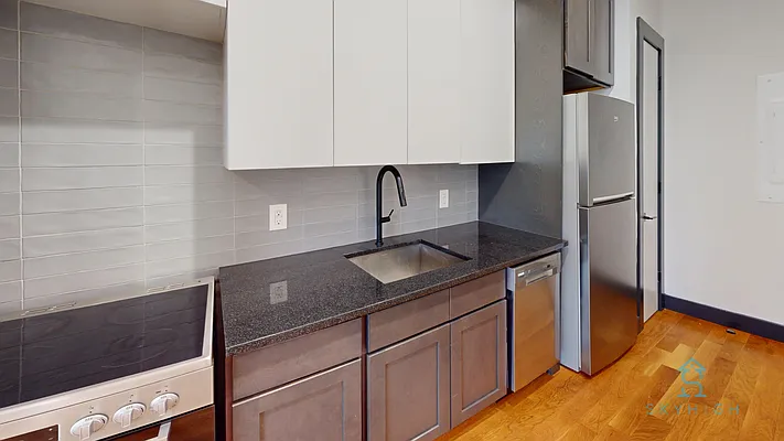 Rented by Skyhigh Realty NYC LLC | media 8