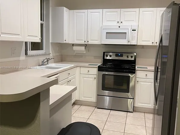 891 NW 170th Ter, Pembroke Pines, FL 33028