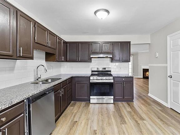 3rd image of 3483 Kingswood Run